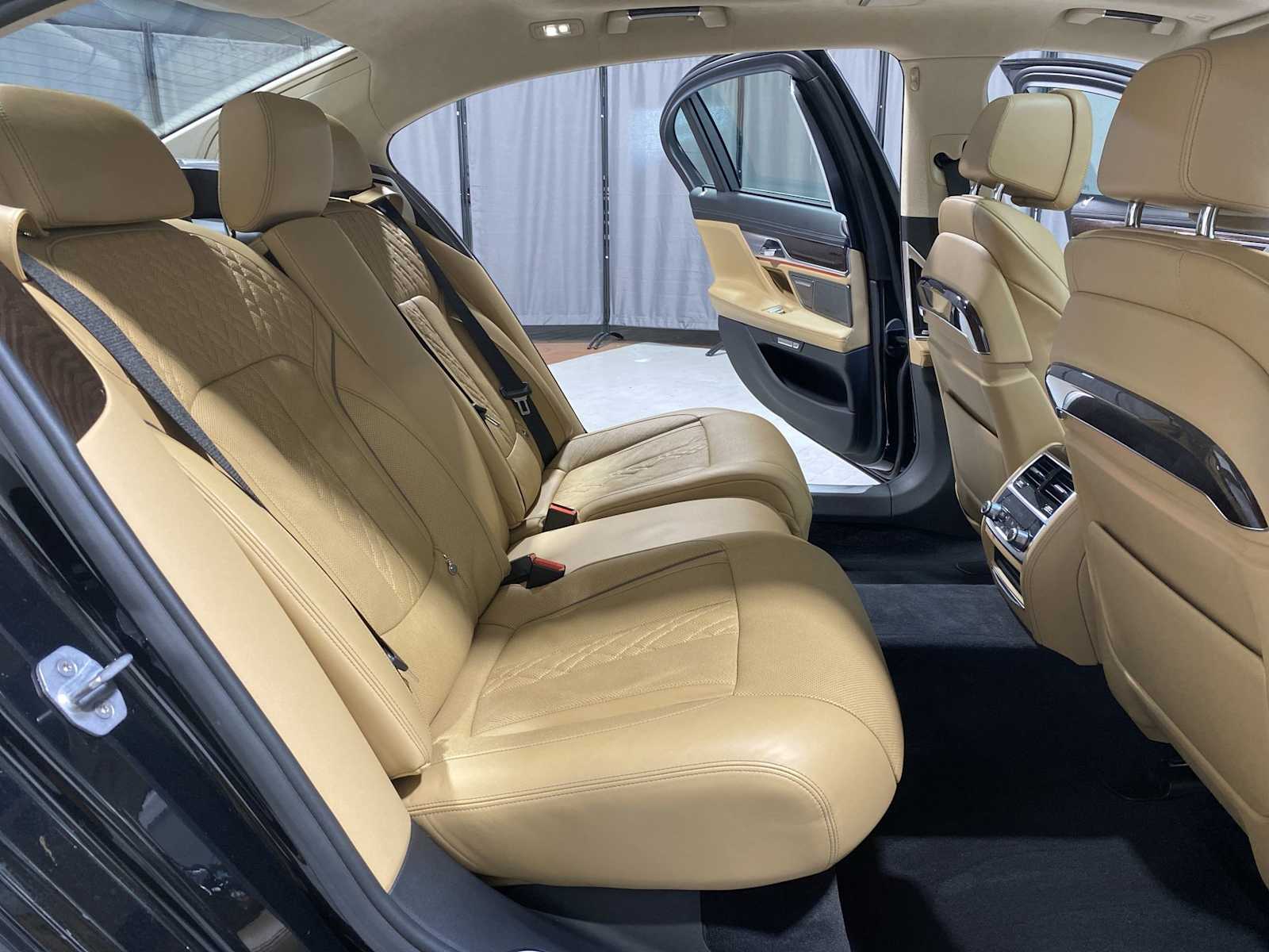 Thumbnail: 2016 BMW 7 Series - 13