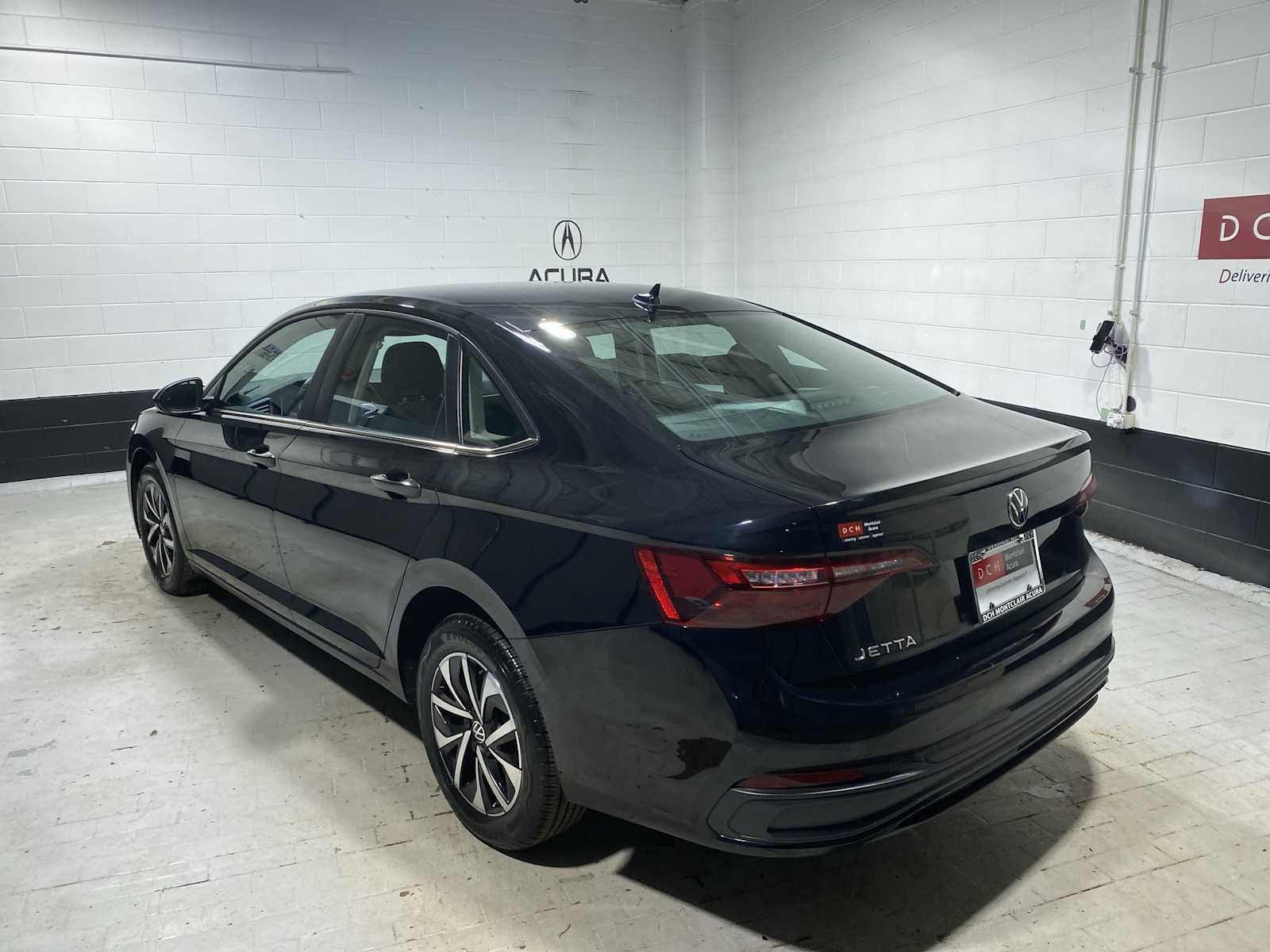 Thumbnail: 2024 Volkswagen Jetta - 4