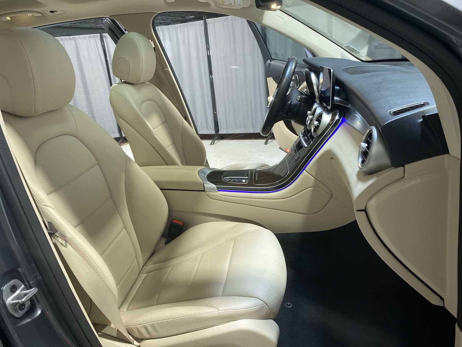 Thumbnail: 2022 Mercedes-Benz GLC - 14