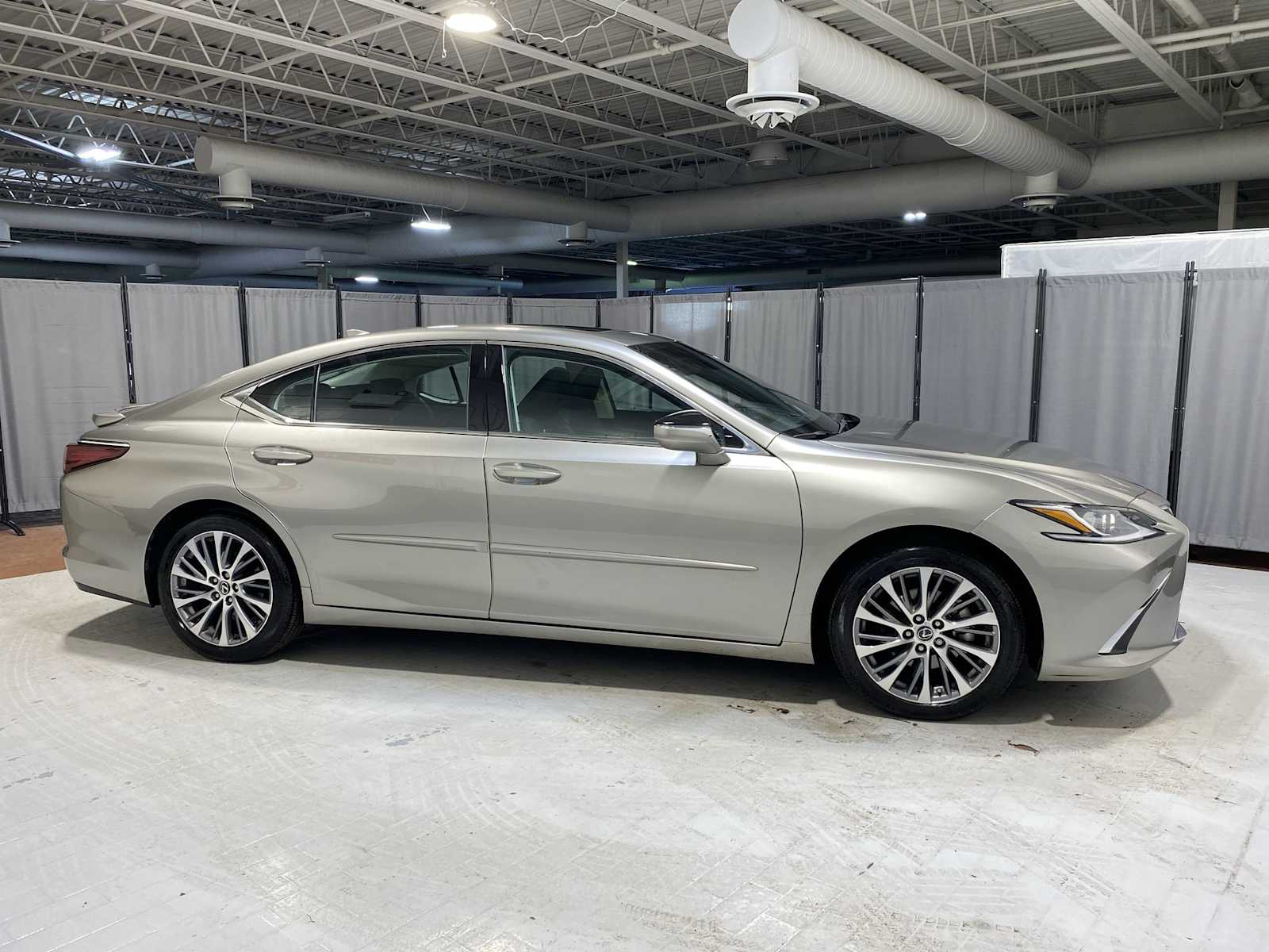 2020 Lexus ES 350 27
