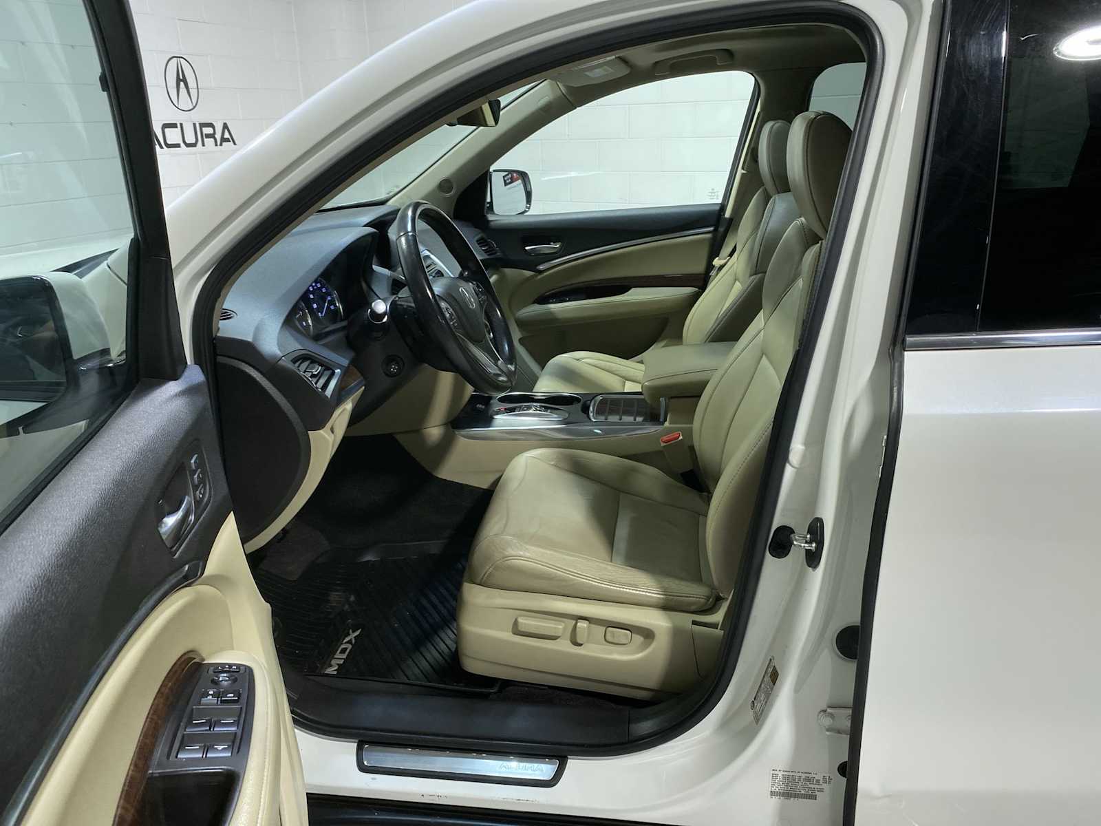 Thumbnail: 2017 Acura MDX - 2