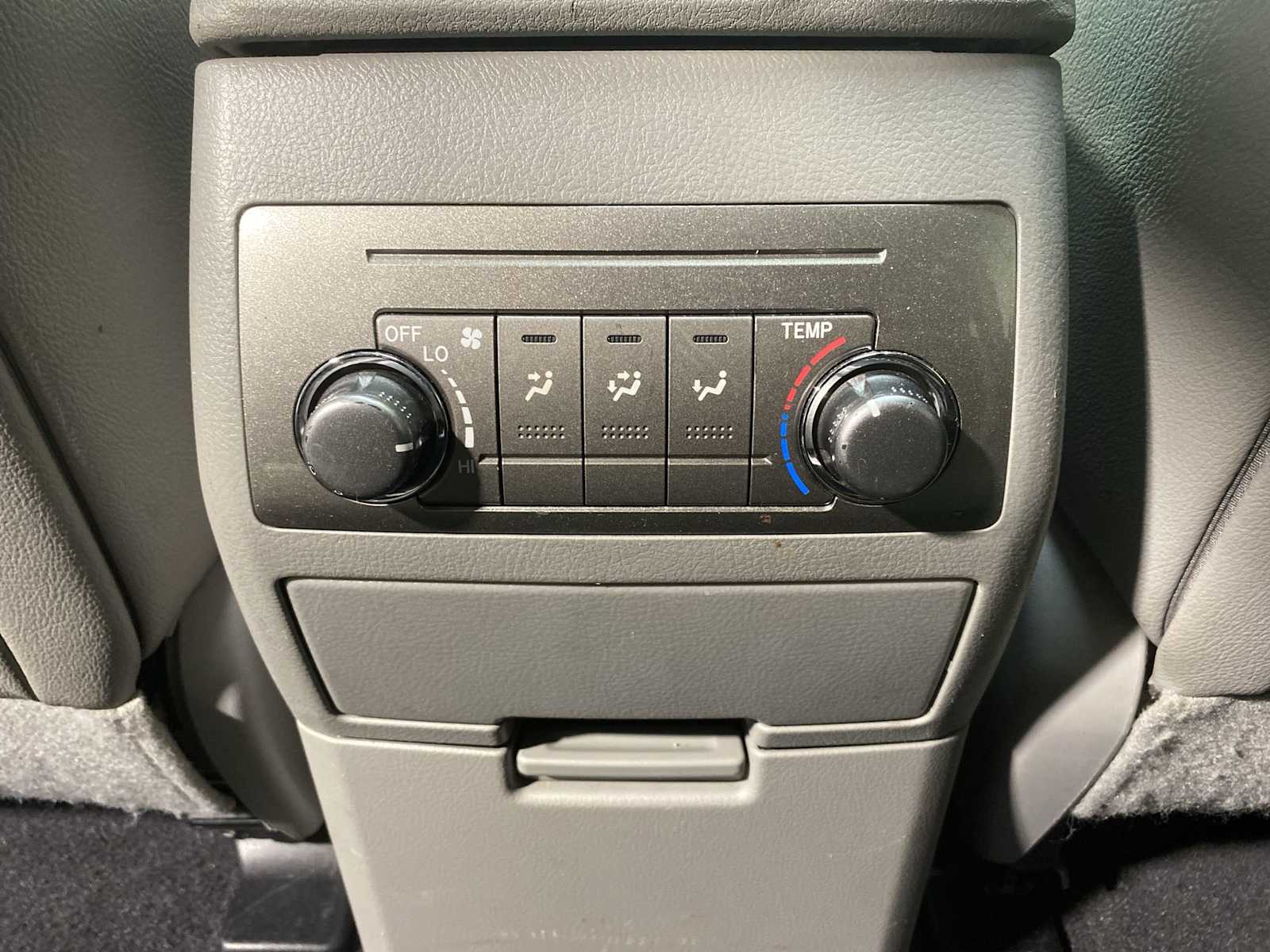 Thumbnail: 2013 Toyota Highlander - 25