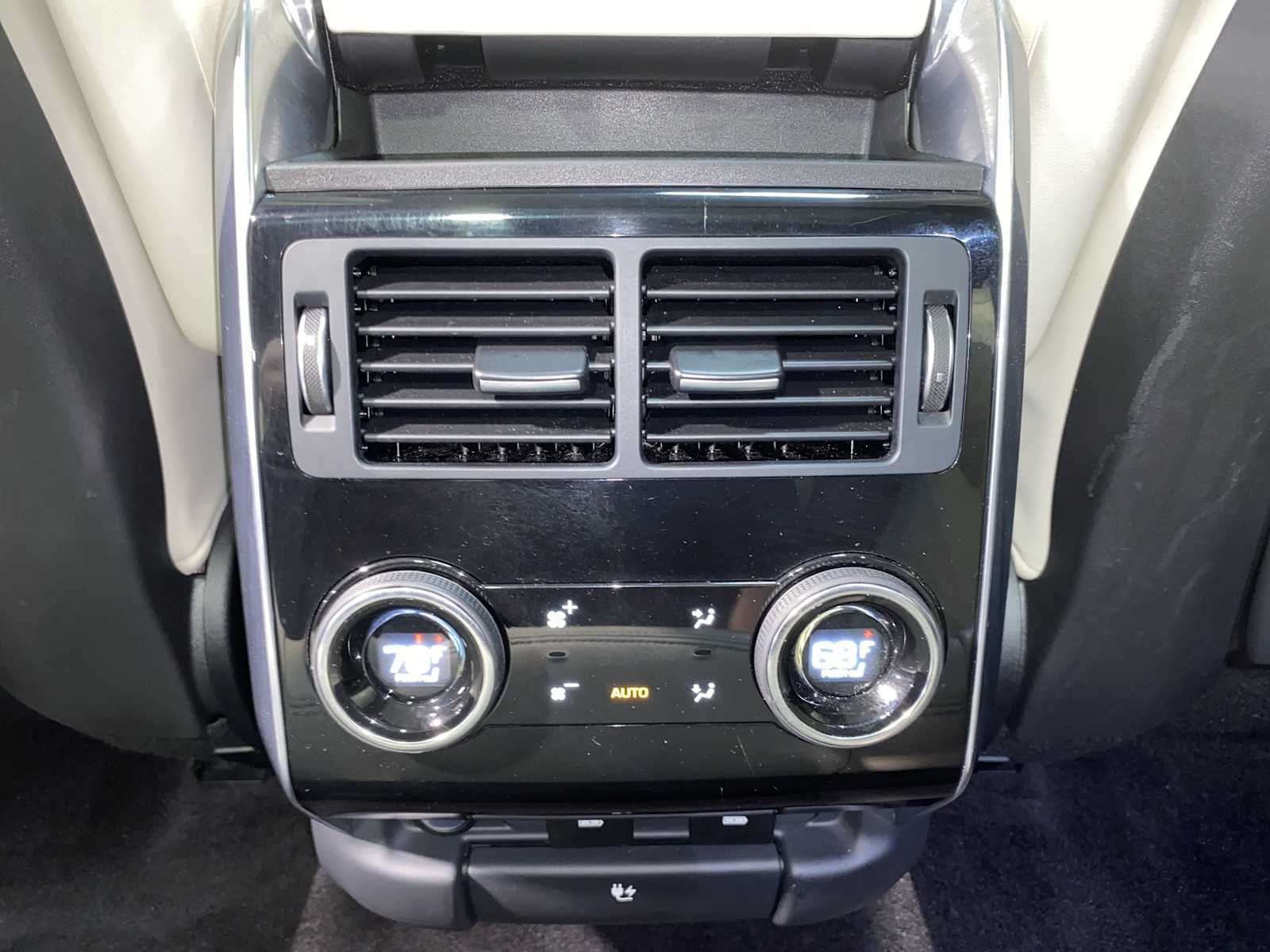 Thumbnail: 2021 Land Rover Range Rover Sport - 25