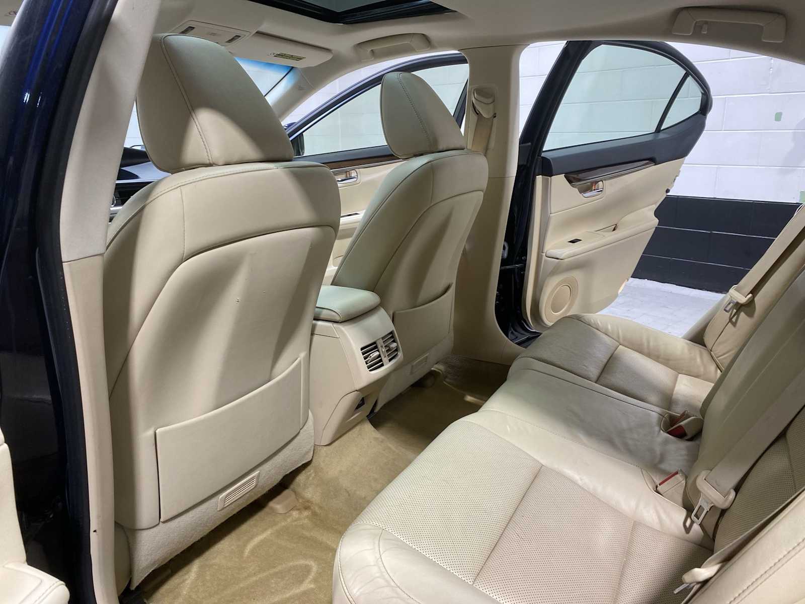 Thumbnail: 2015 Lexus ES - 12