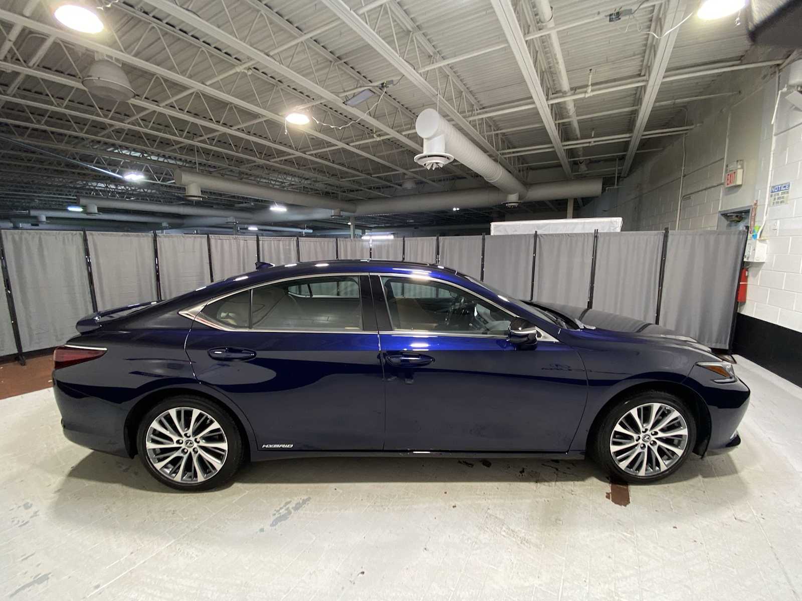 Thumbnail: 2021 Lexus ES - 27