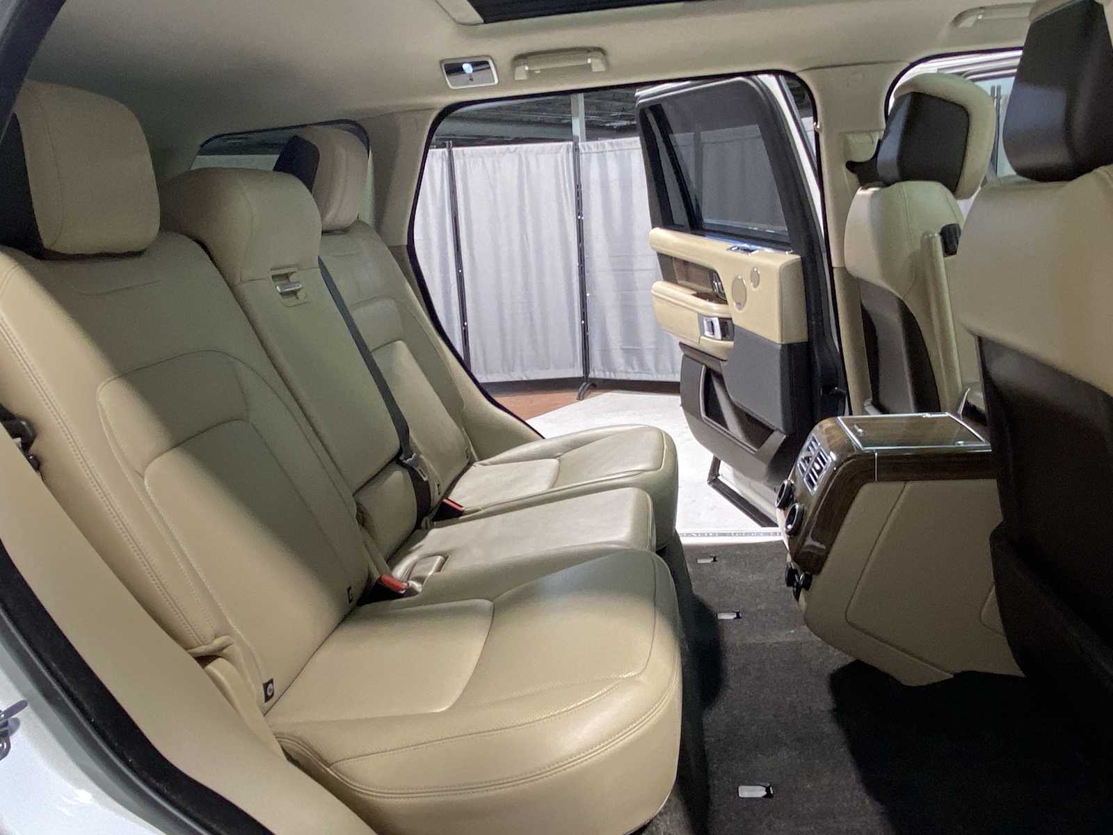 Thumbnail: 2020 Land Rover Range Rover - 12