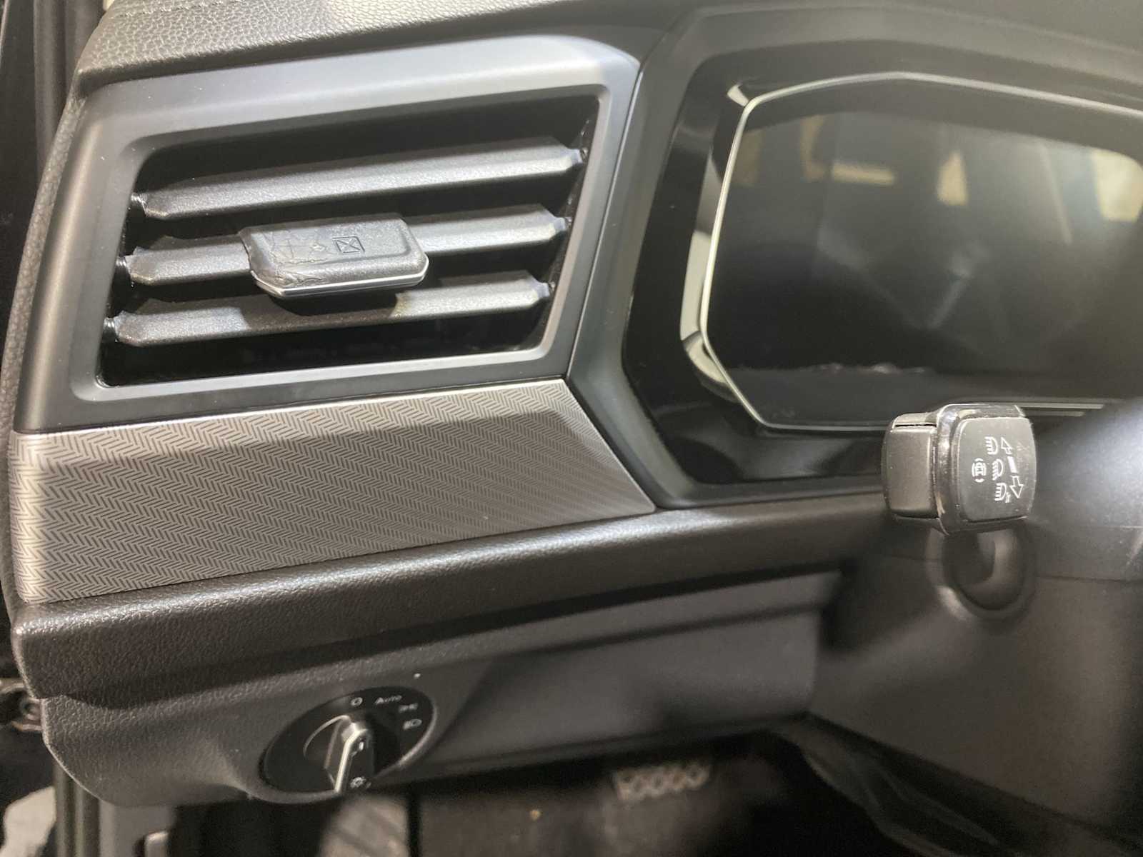 Thumbnail: 2024 Volkswagen Jetta - 24