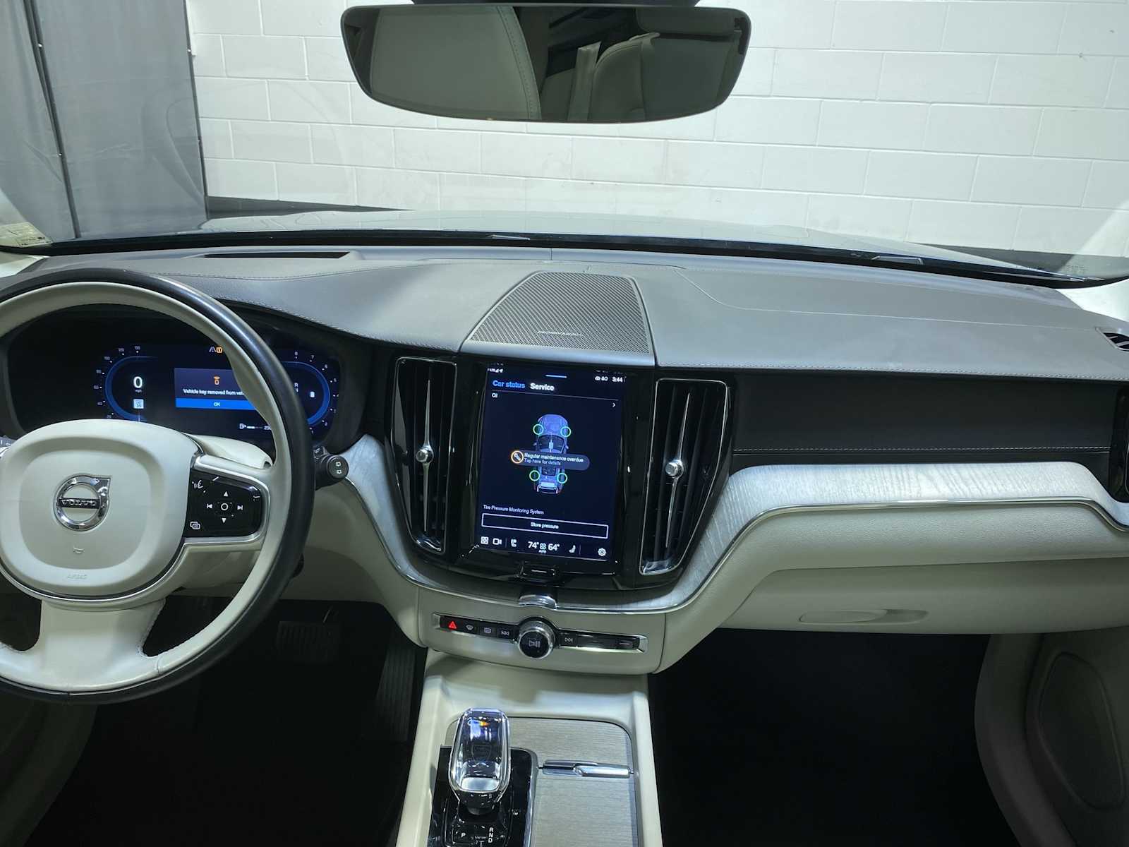 Thumbnail: 2023 Volvo XC60 - 10