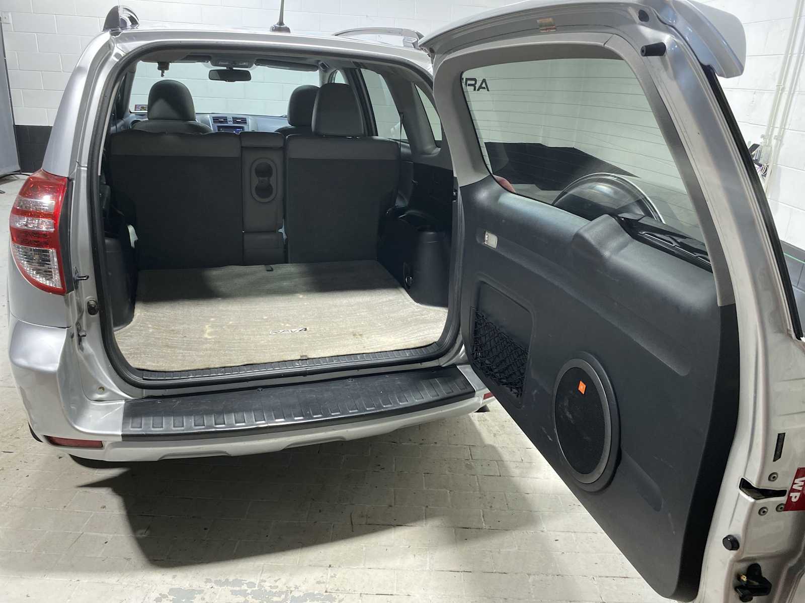 Thumbnail: 2011 Toyota RAV4 - 18