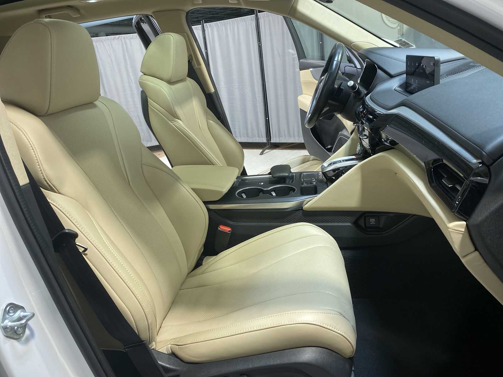 Thumbnail: 2023 Acura MDX - 14