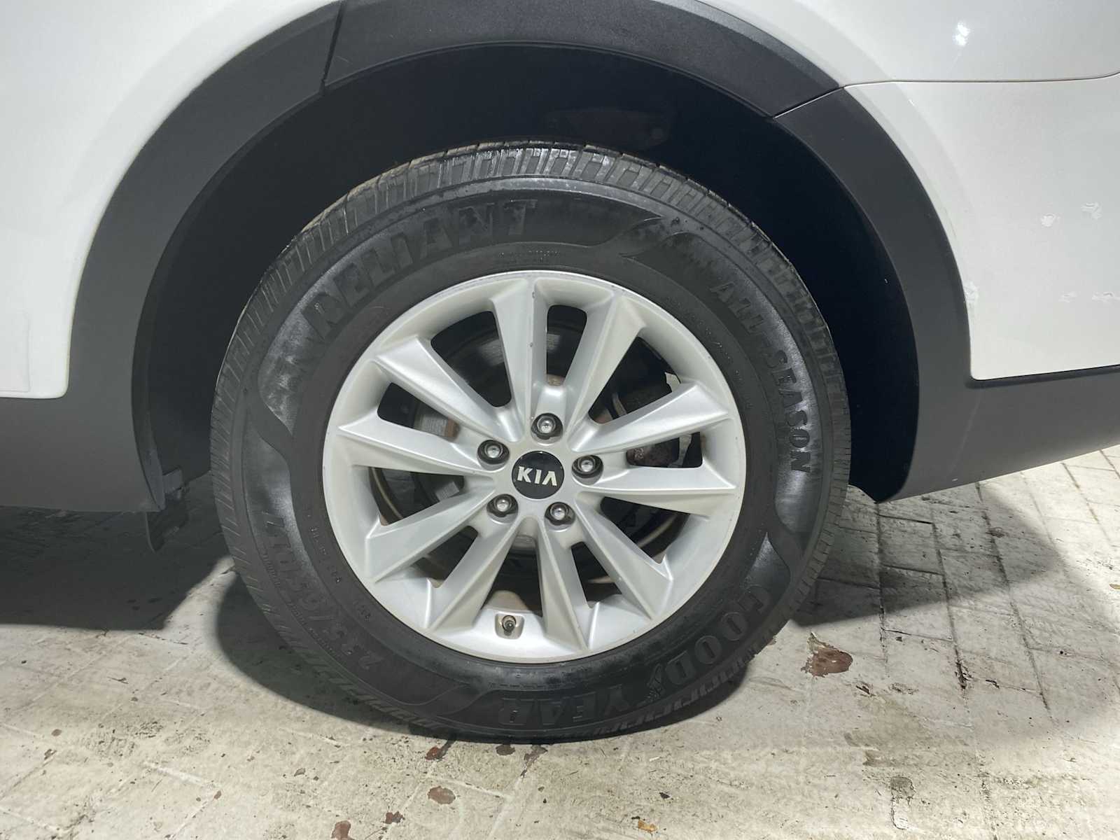 Thumbnail: 2019 Kia Sorento - 8