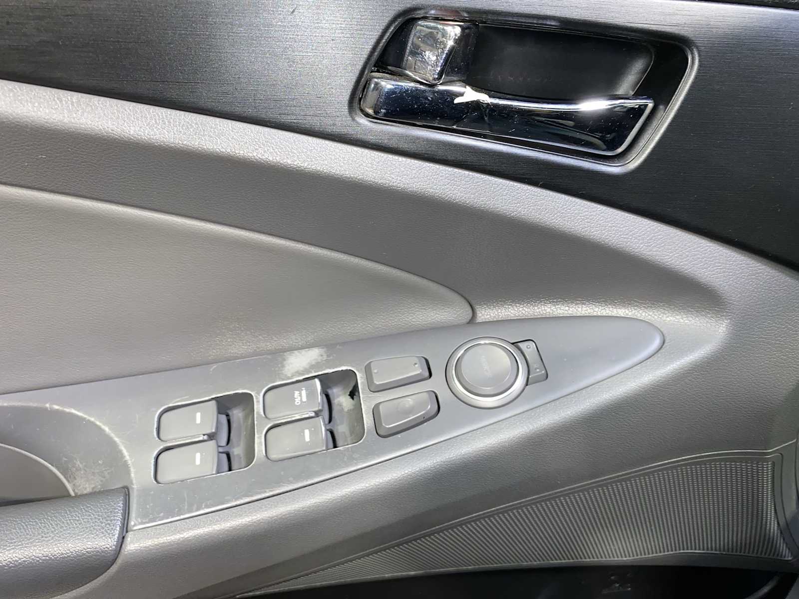 Thumbnail: 2012 Hyundai Sonata - 23