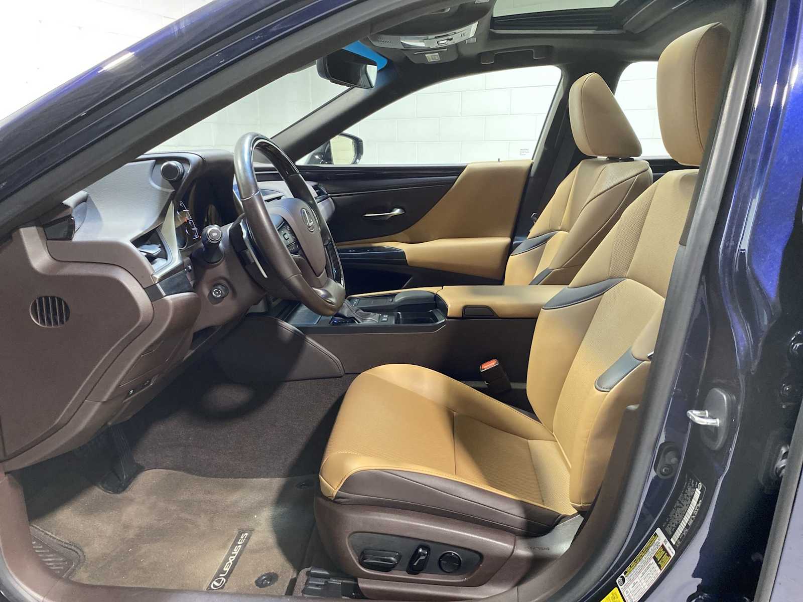 Thumbnail: 2021 Lexus ES - 2