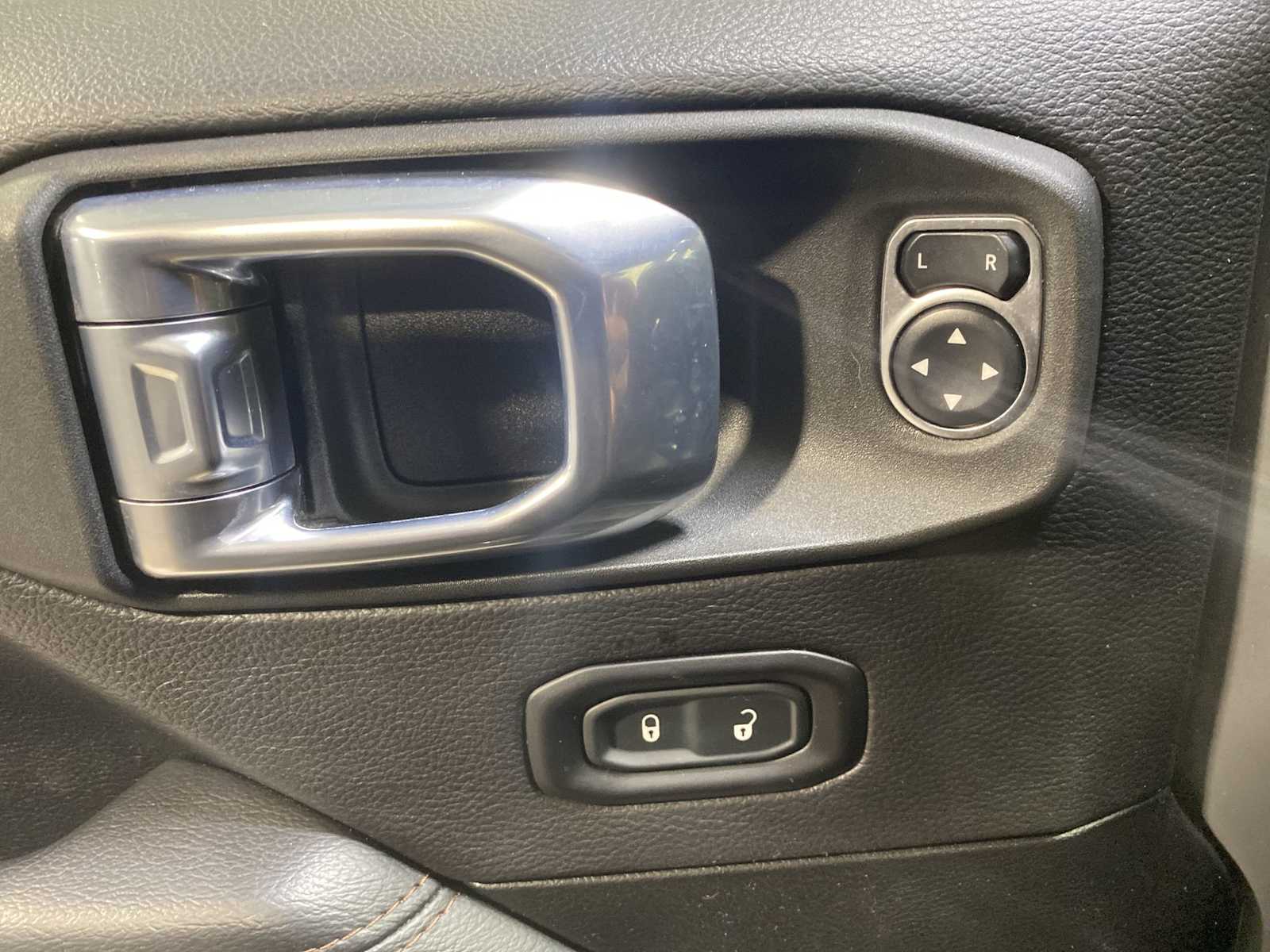 Thumbnail: 2021 Jeep Wrangler - 23