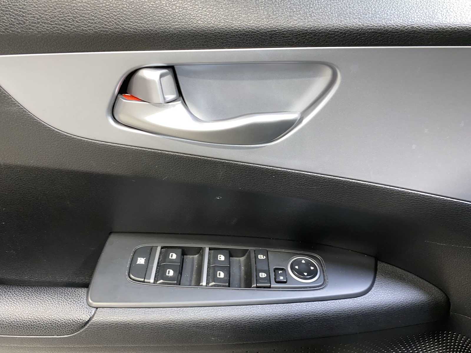 Thumbnail: 2023 Kia Forte - 23