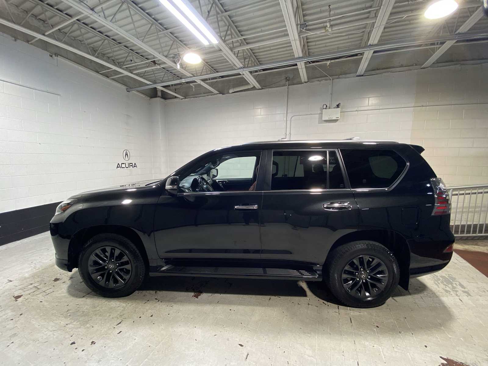 Thumbnail: 2023 Lexus GX - 3