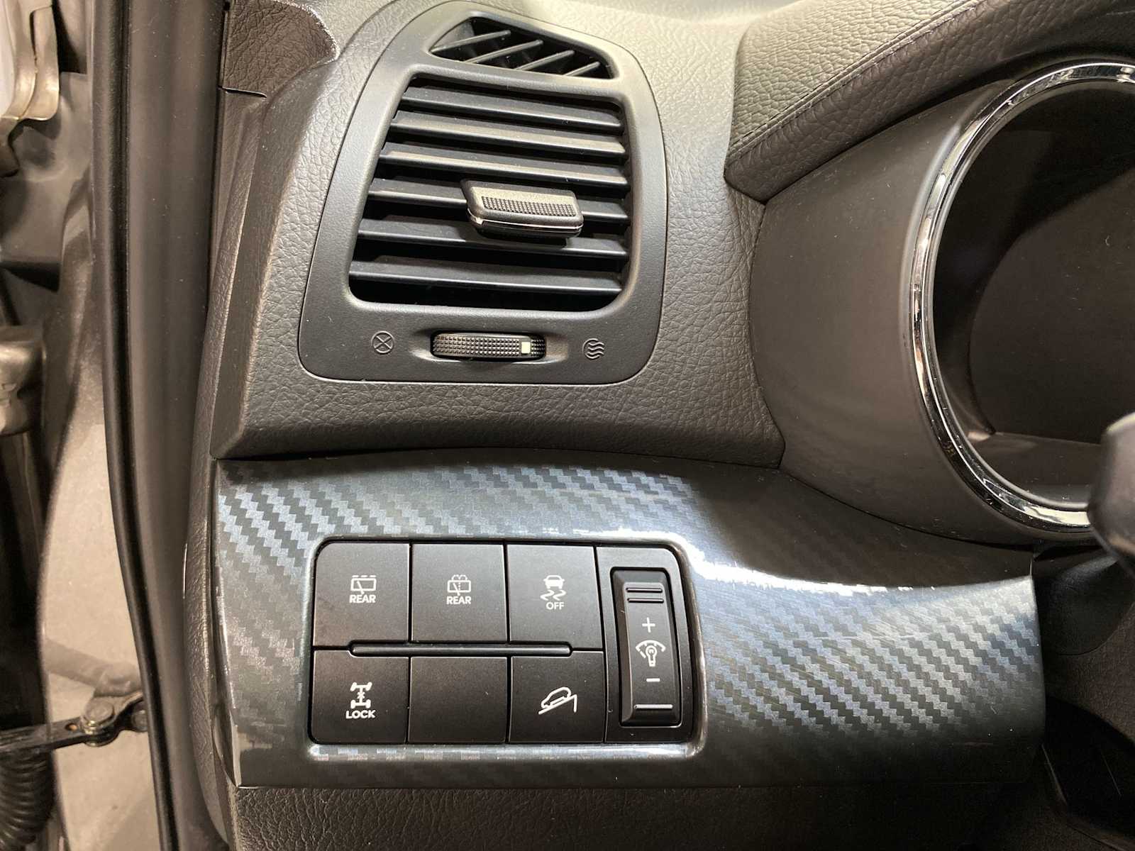 Thumbnail: 2011 Kia Sorento - 24