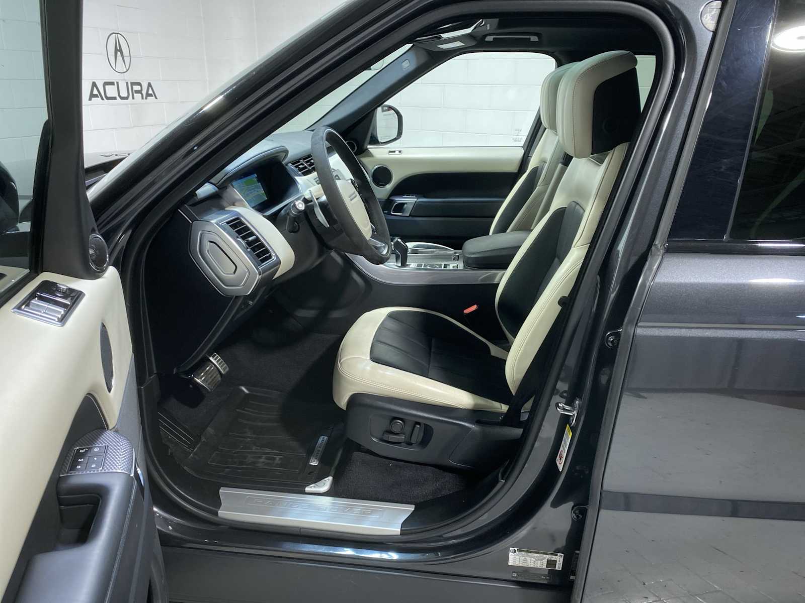 Thumbnail: 2020 Land Rover Range Rover Sport - 2