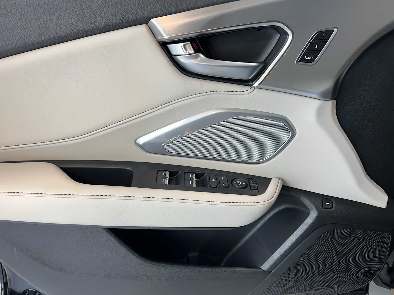 Thumbnail: 2025 Acura RDX - 22