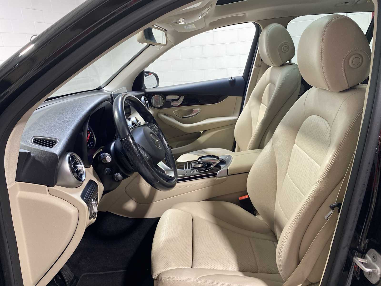 2016 Mercedes-Benz GLC 300 2