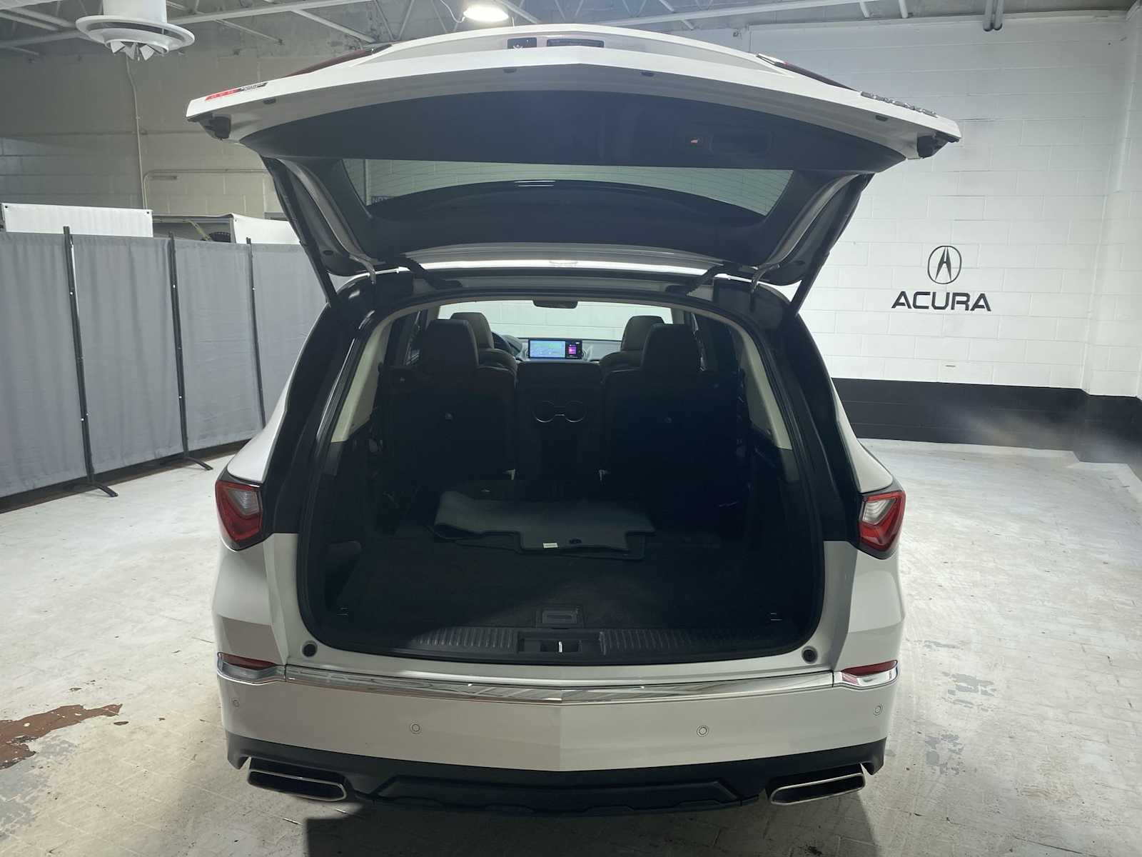 Thumbnail: 2023 Acura MDX - 19