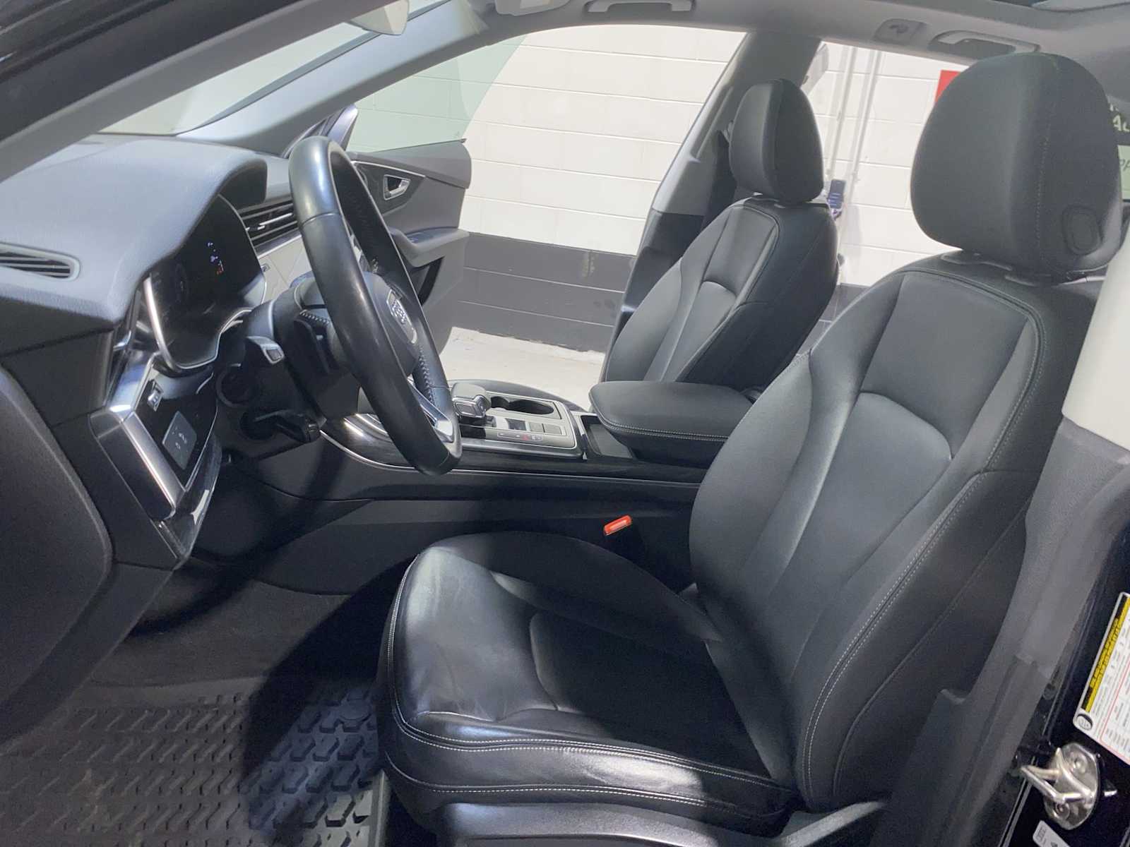 Thumbnail: 2020 Audi Q8 - 11