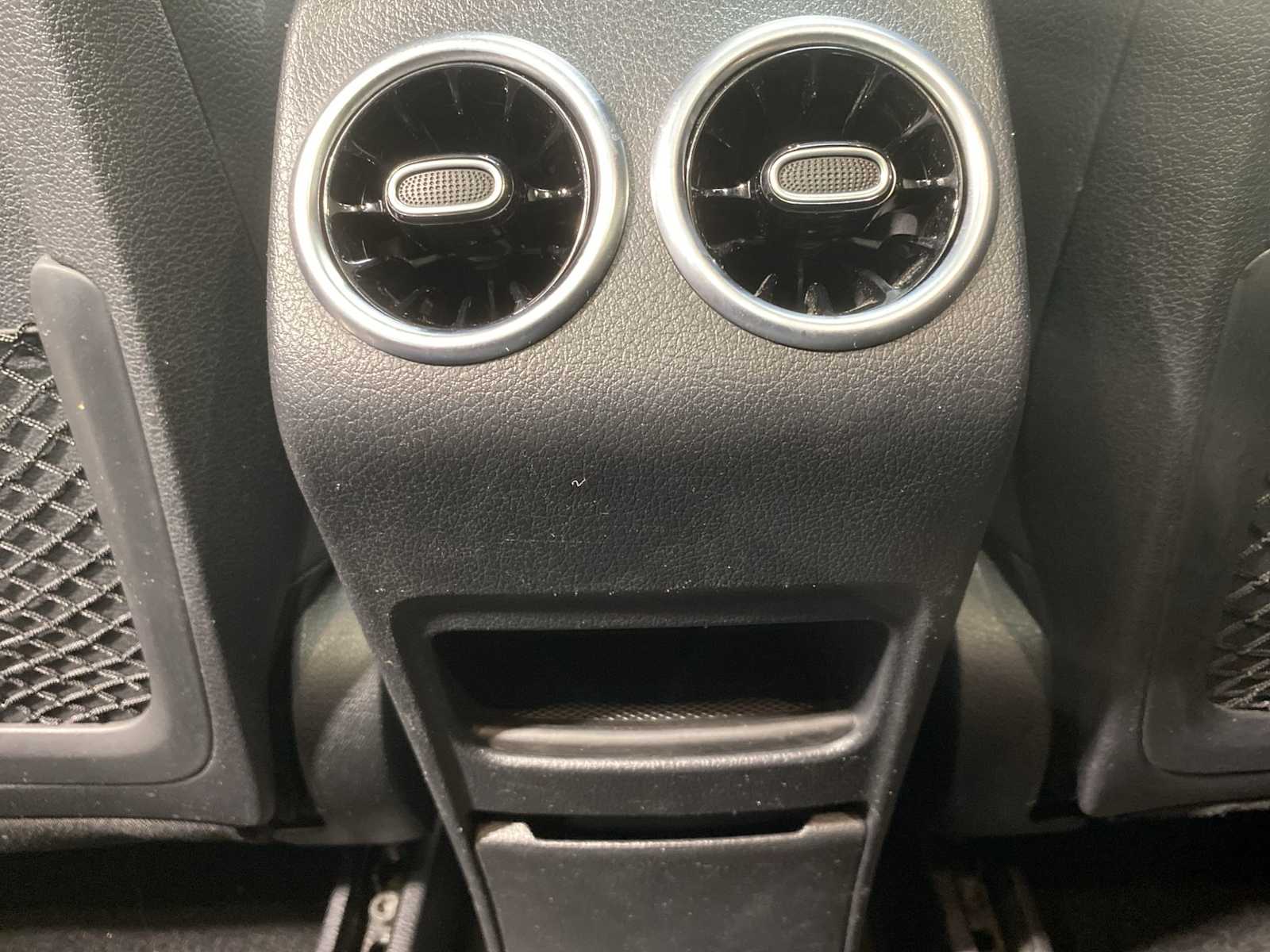 Thumbnail: 2021 Mercedes-Benz GLB - 25