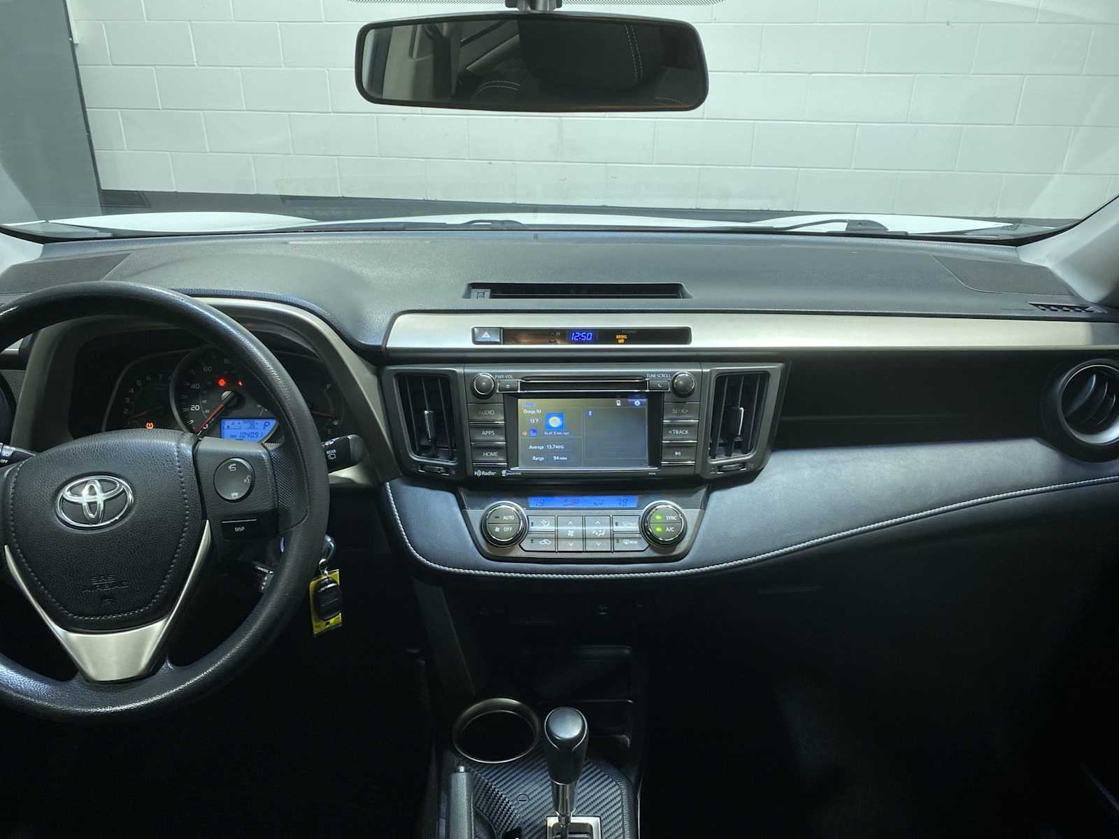 Thumbnail: 2015 Toyota RAV4 - 10