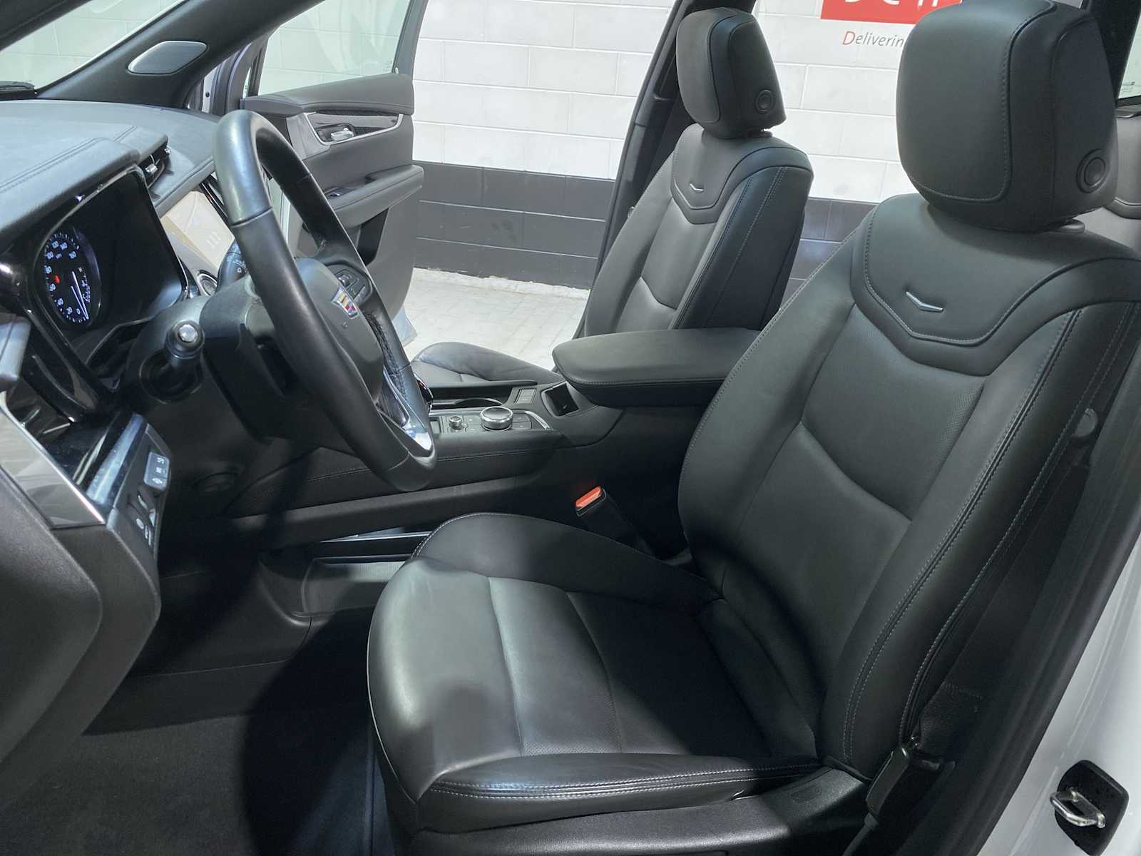 Thumbnail: 2023 Cadillac XT6 - 11