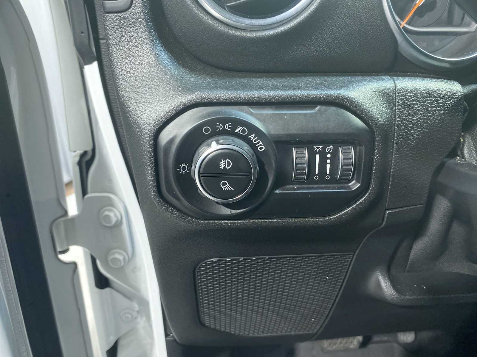 Thumbnail: 2020 Jeep Gladiator - 22