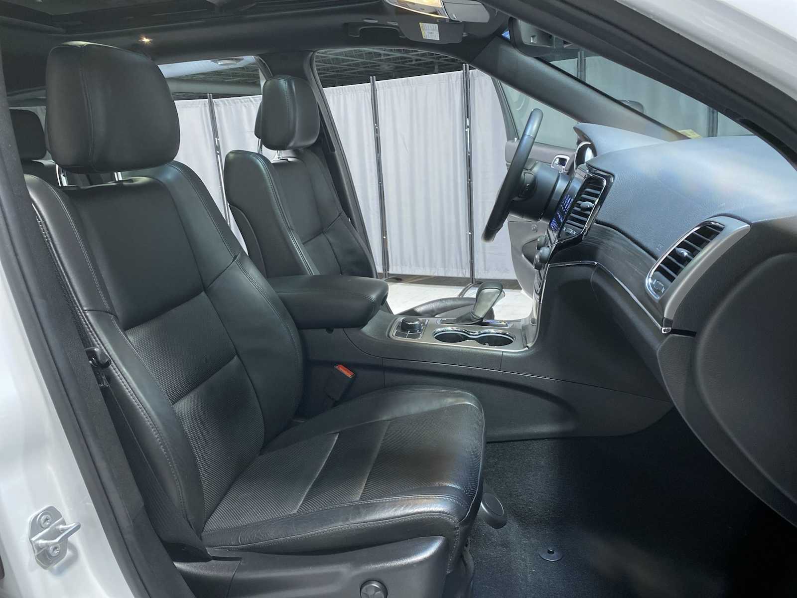 Thumbnail: 2019 Jeep Grand Cherokee - 14