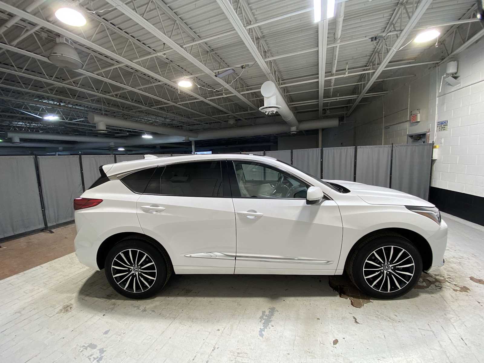 Thumbnail: 2025 Acura RDX - 27