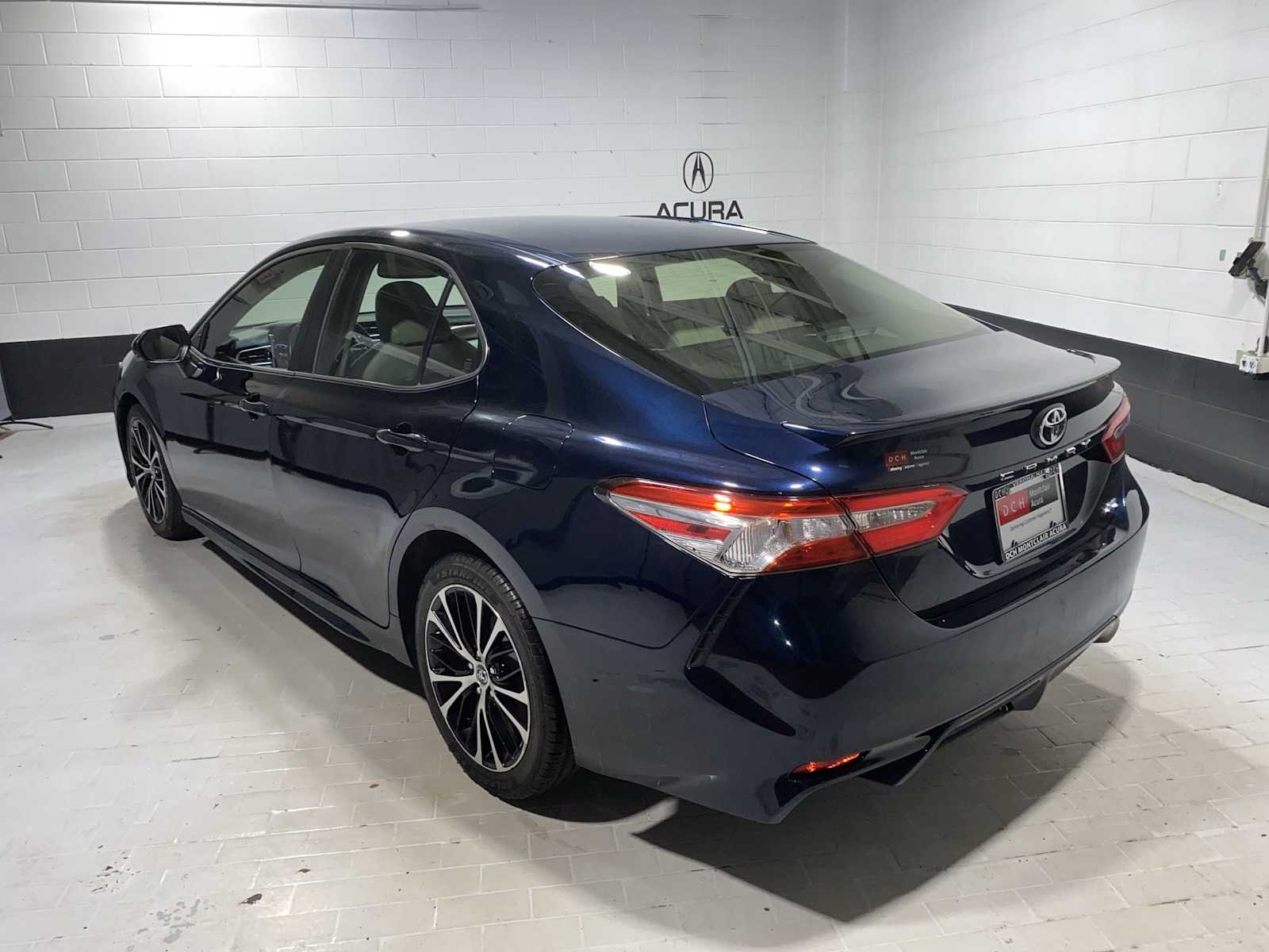 Thumbnail: 2018 Toyota Camry - 4