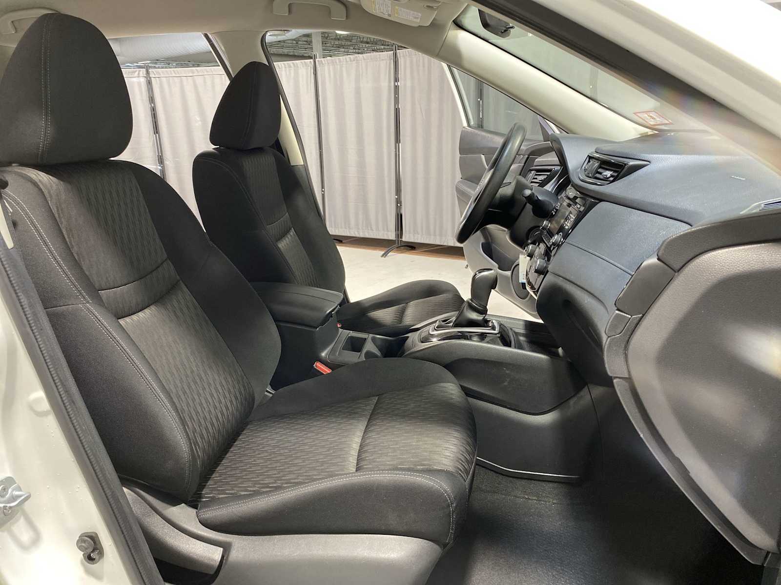 Thumbnail: 2017 Nissan Rogue - 14