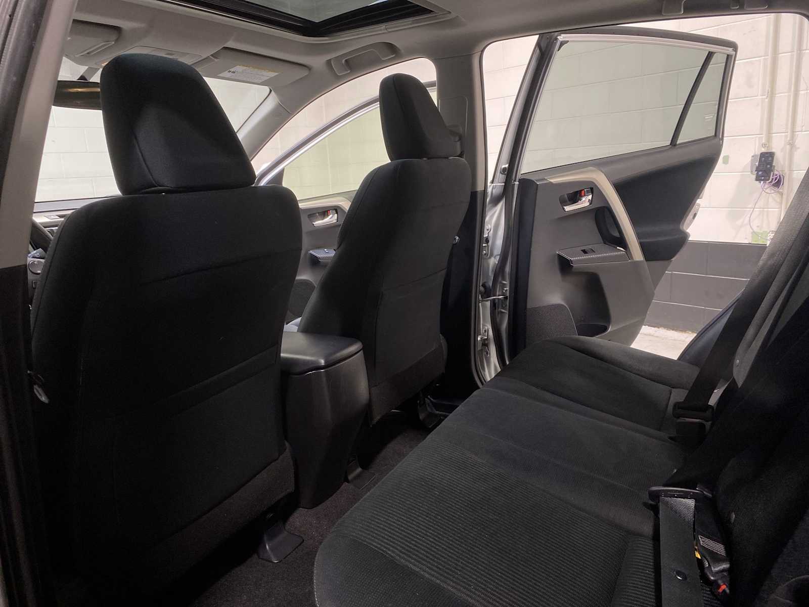 Thumbnail: 2015 Toyota RAV4 - 12