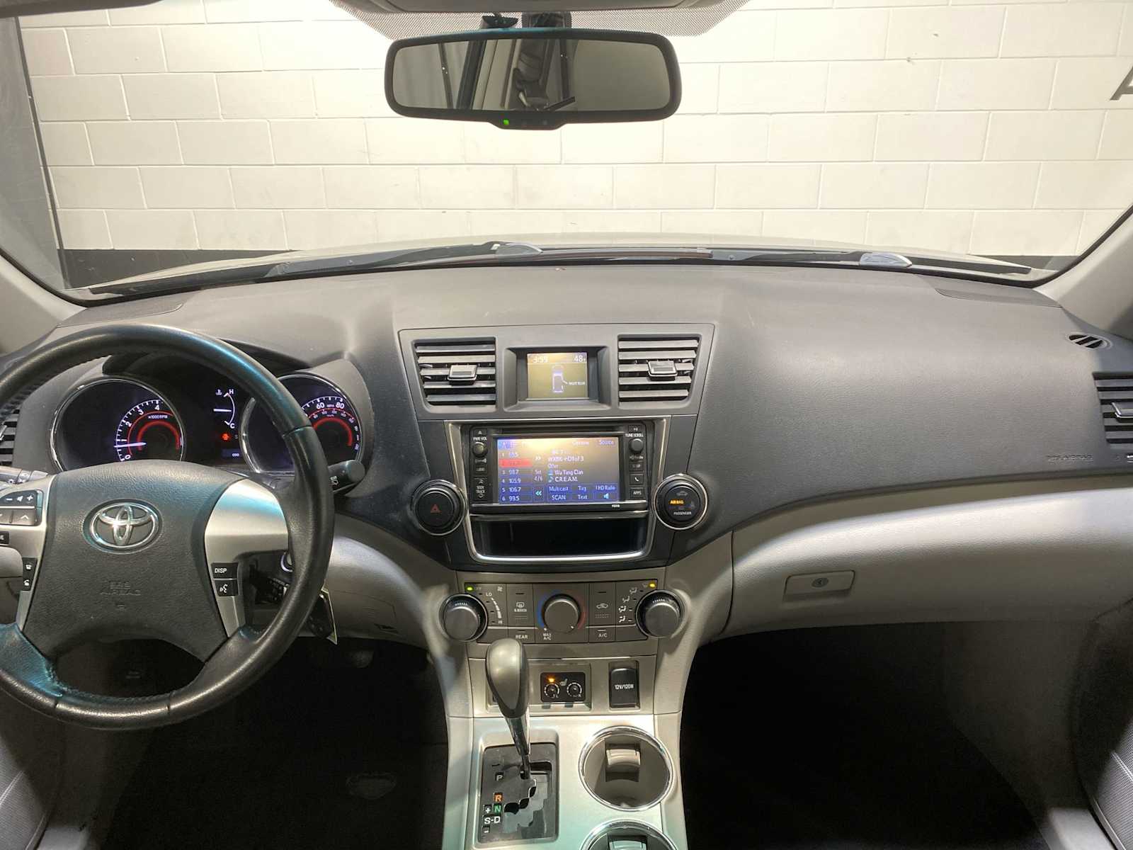 Thumbnail: 2013 Toyota Highlander - 10