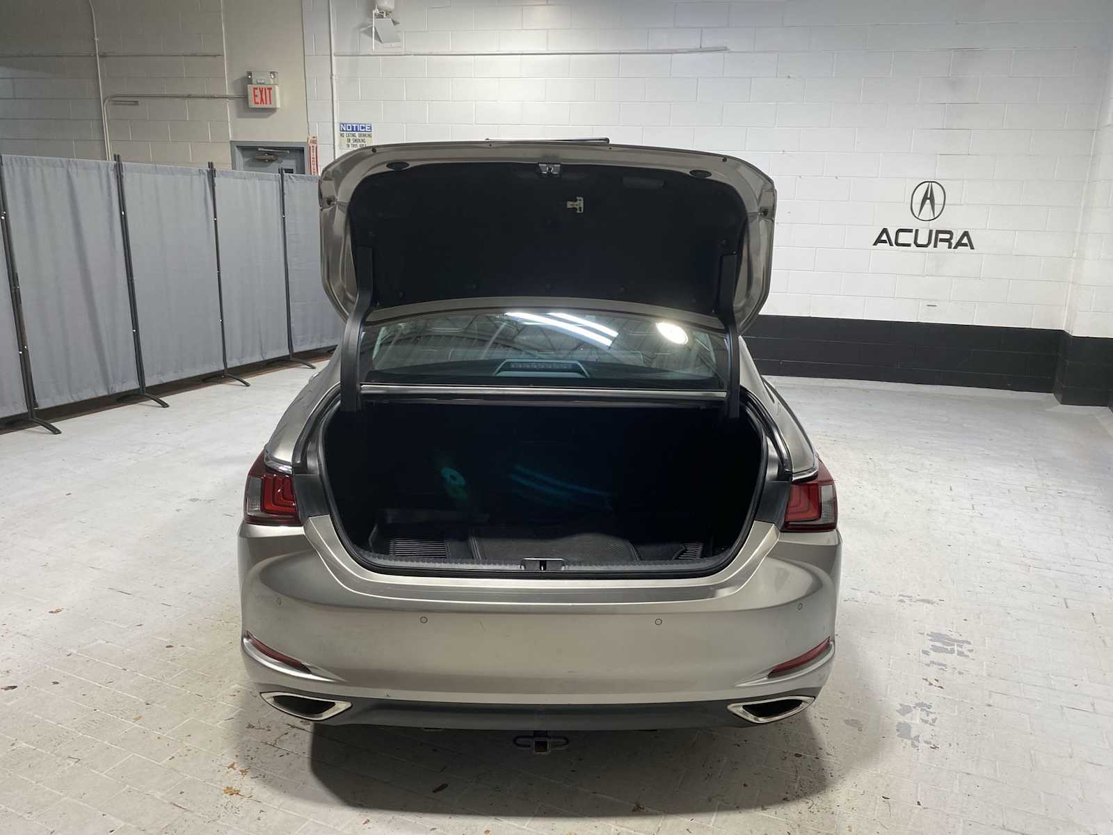 Thumbnail: 2019 Lexus ES - 19