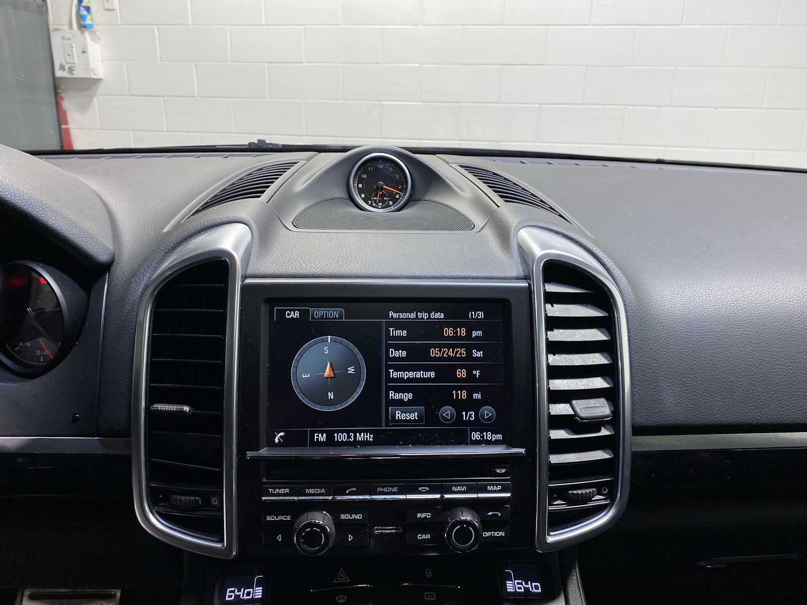 2013 Porsche Cayenne S 16