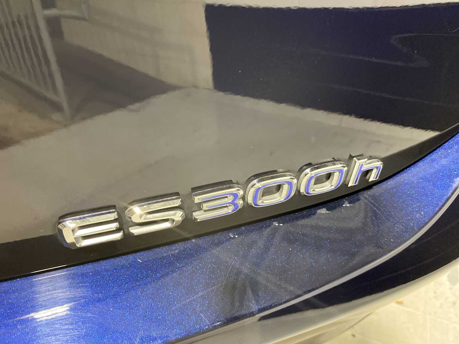 Thumbnail: 2021 Lexus ES - 7