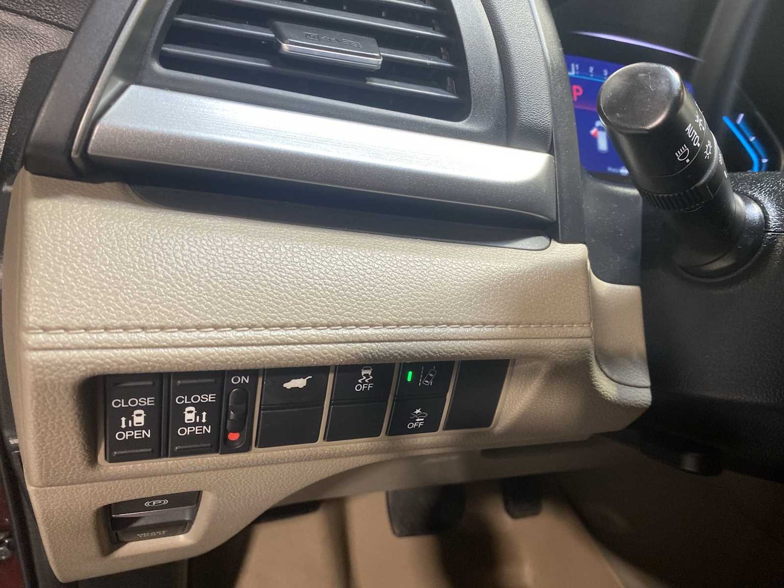 Thumbnail: 2018 Honda Odyssey - 24