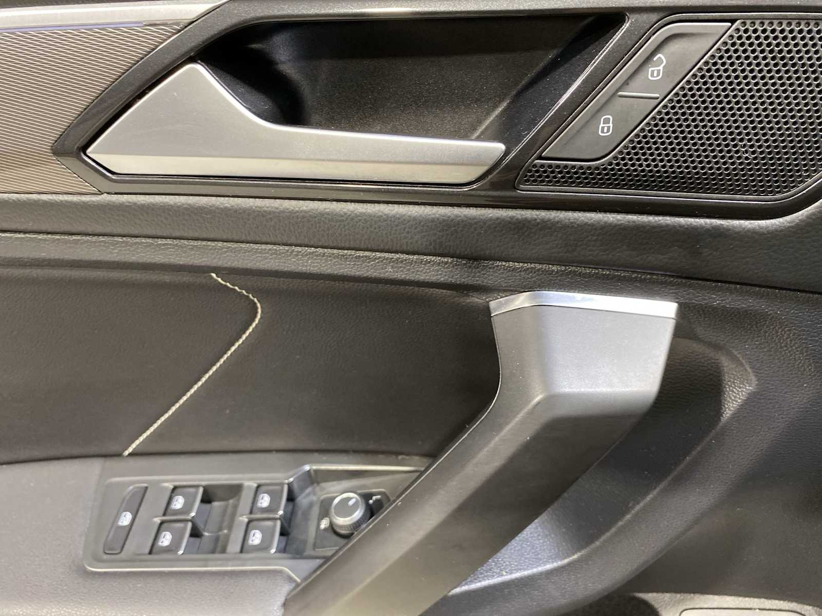Thumbnail: 2022 Volkswagen Tiguan - 23