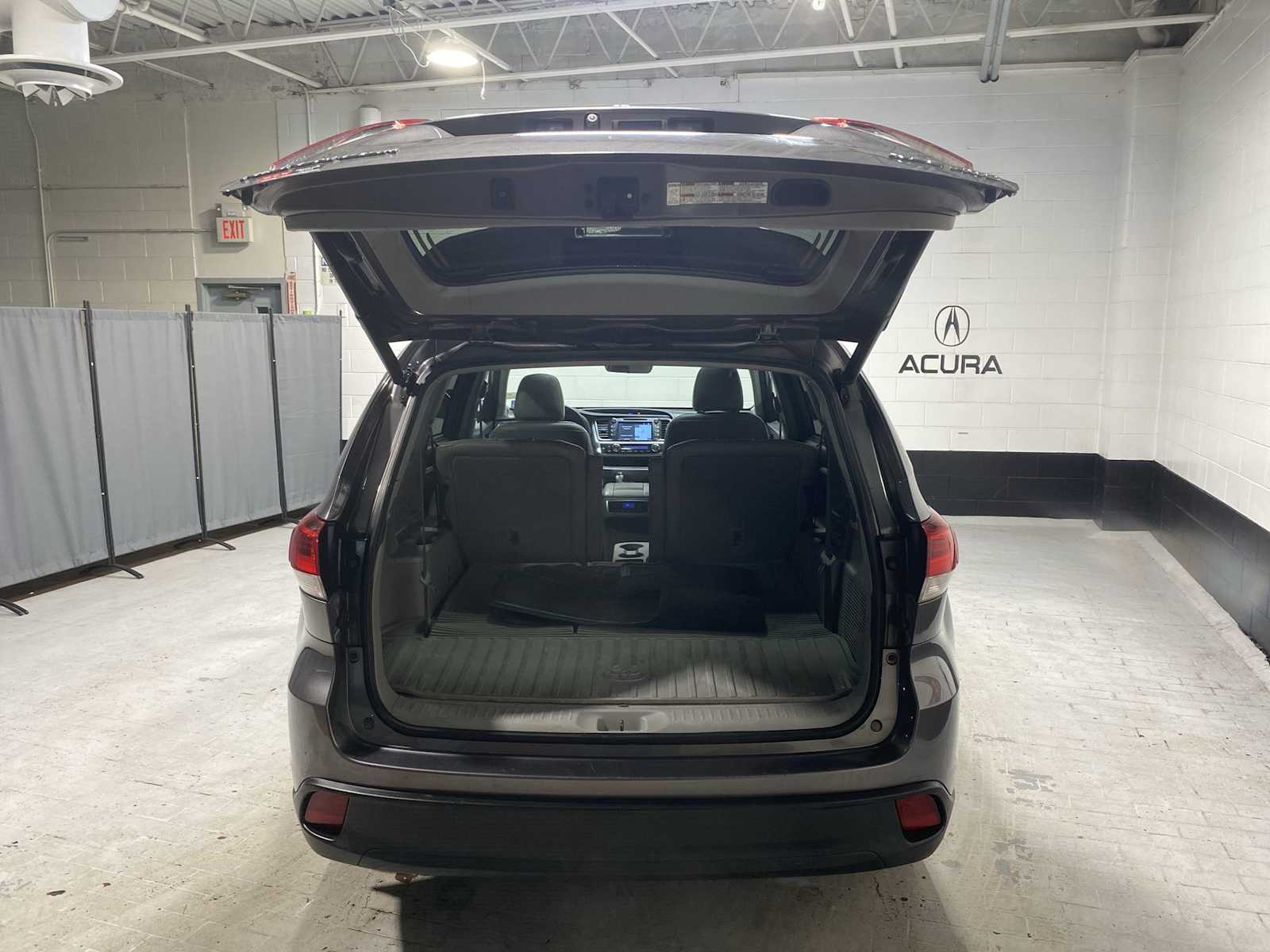 Thumbnail: 2018 Toyota Highlander - 19