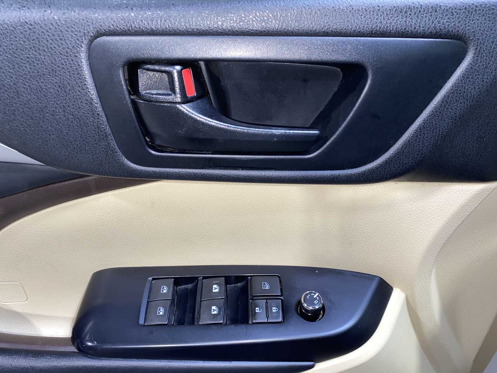 Thumbnail: 2019 Toyota Highlander - 23