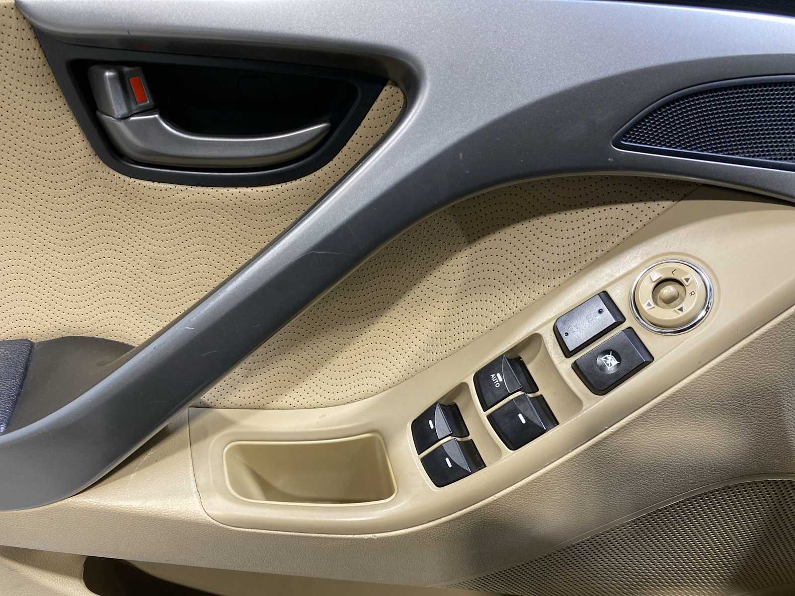 Thumbnail: 2013 Hyundai Elantra - 23