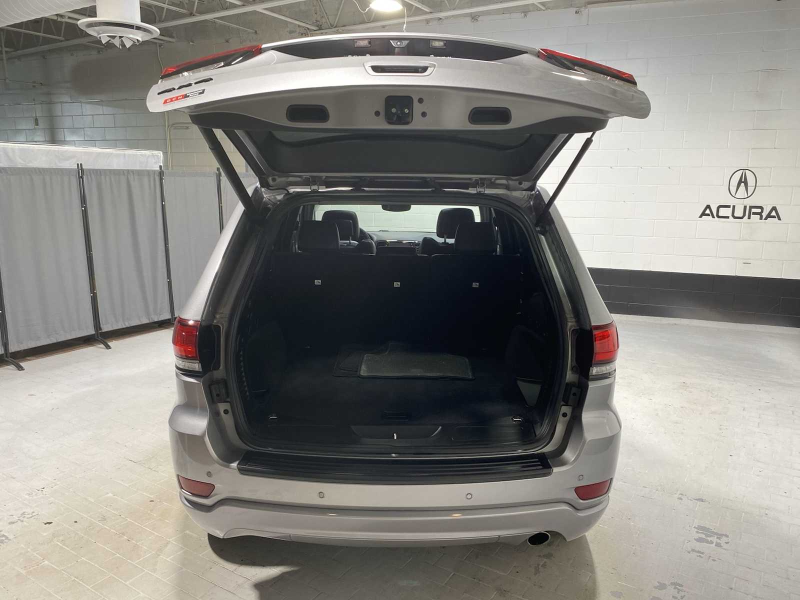 Thumbnail: 2019 Jeep Grand Cherokee - 19