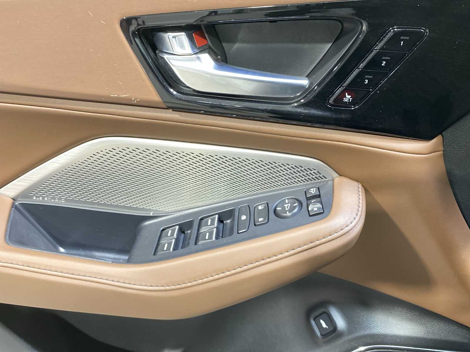 Thumbnail: 2023 Acura MDX - 23