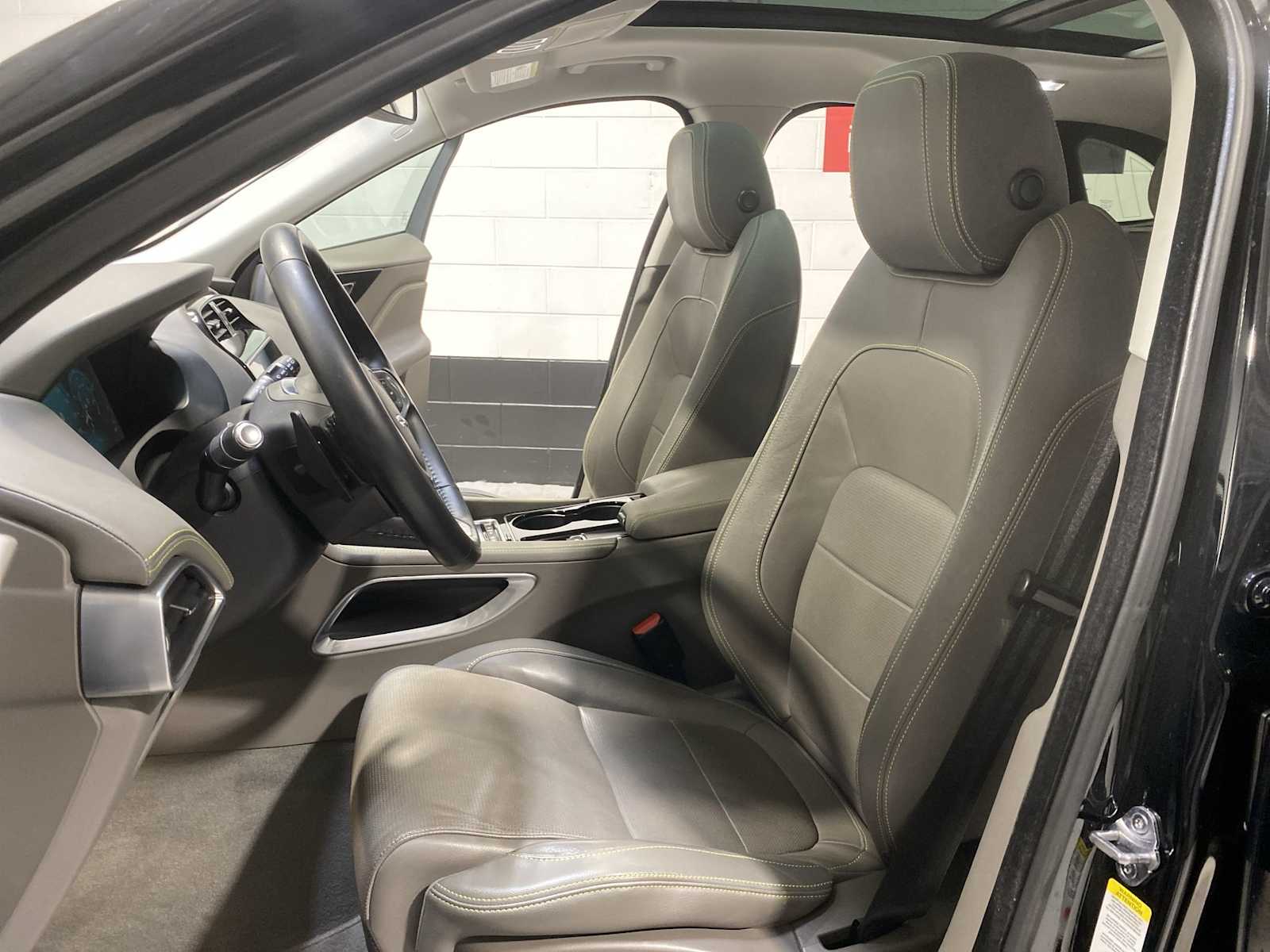 Thumbnail: 2017 Jaguar F-Pace - 11