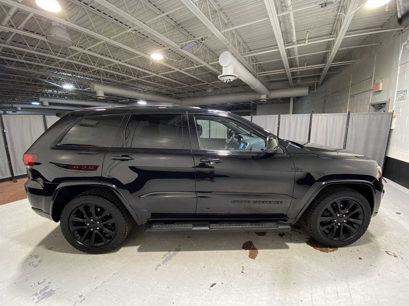 Thumbnail: 2018 Jeep Grand Cherokee - 27