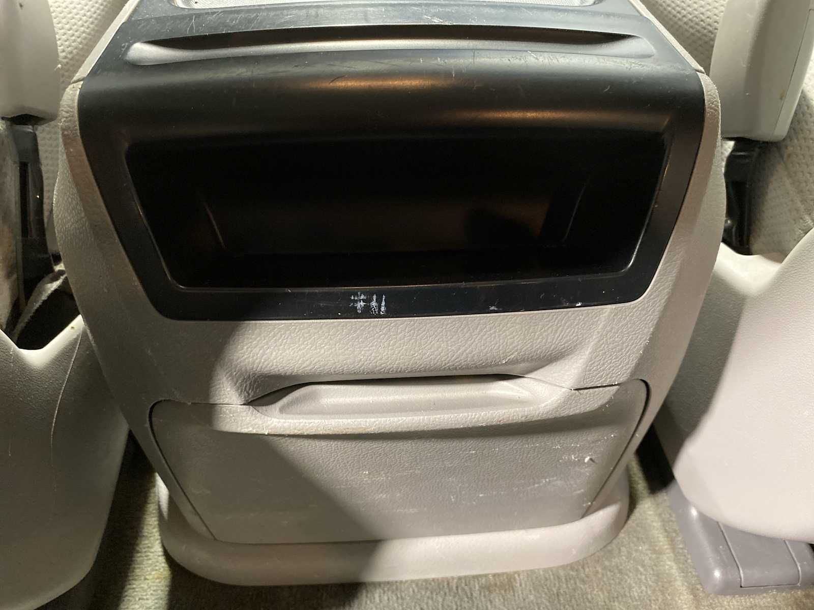Thumbnail: 2015 Toyota Sienna - 25