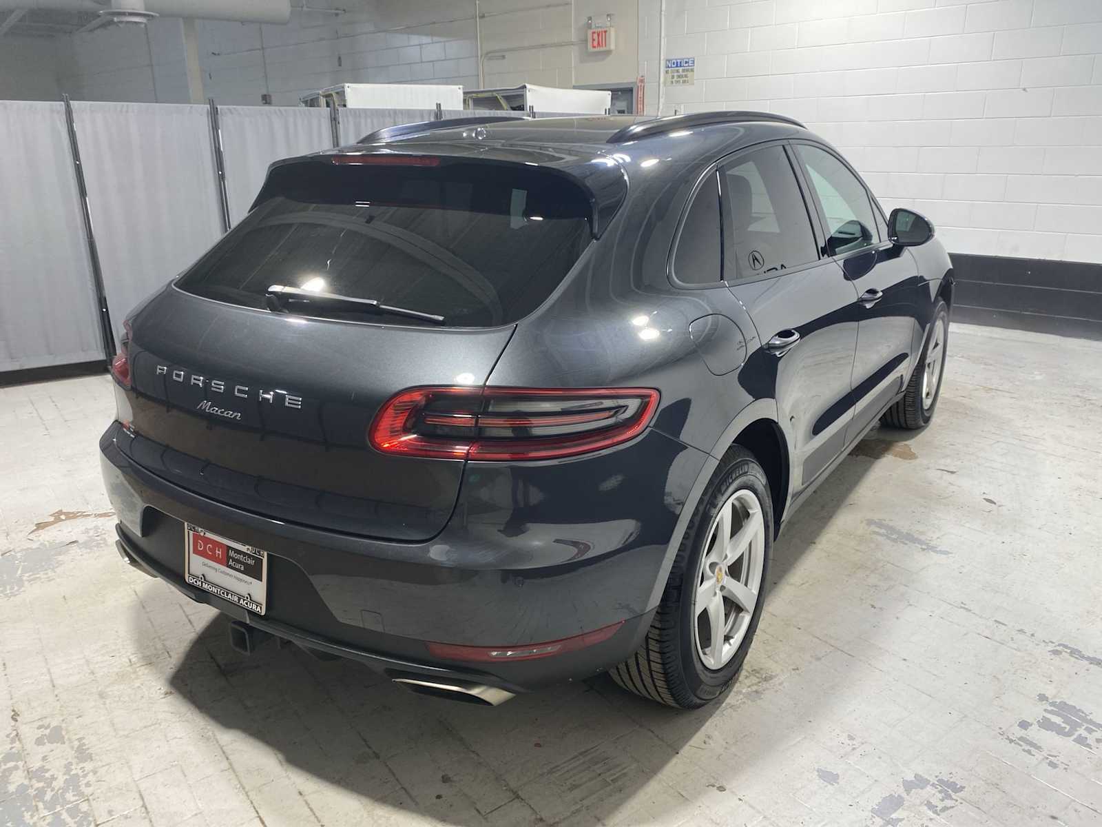 Thumbnail: 2017 Porsche Macan - 26